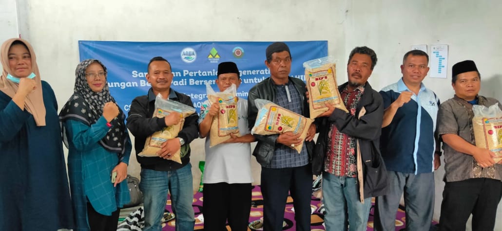 pemberian-bantuan-benih-padi-HIPOCI